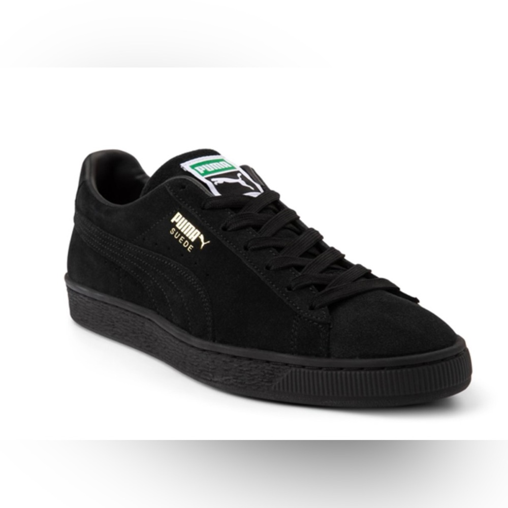 Men’s suede Pumas size 7 US .. brand new never worn .. without box